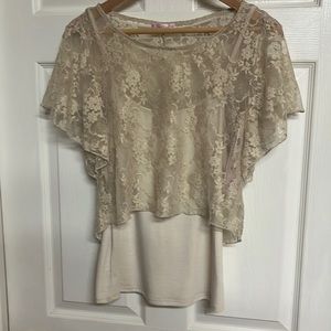 Beautiful women’s top with lace overlay free 2 luv size L